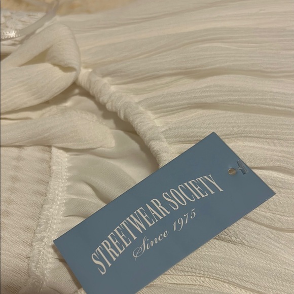 Elegant White Maxi Dress - Picture 3 of 3